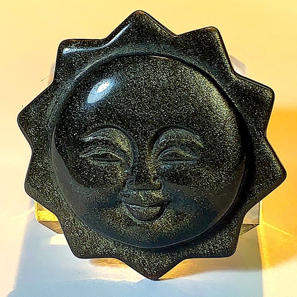SUN 🌞 GOLDEN OBSIDIAN CARVED CRYSTAL - Picture 3 of 6